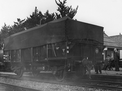 857318 Afbeelding van de 30-tons goederenwagen (dekzeilwagen voor graanvervoer) nr. 40001 (type GRMK, serie NS ...